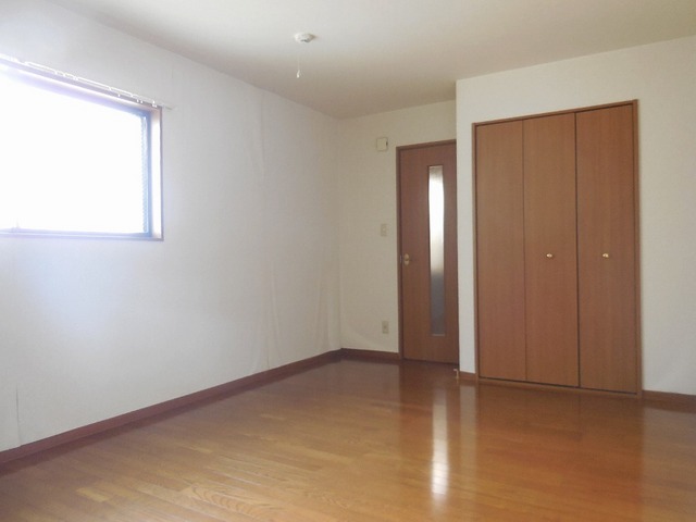 Living and room. Moreover, the corner room