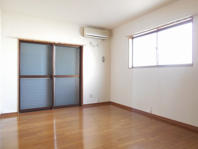 Living and room. Moreover, the corner room