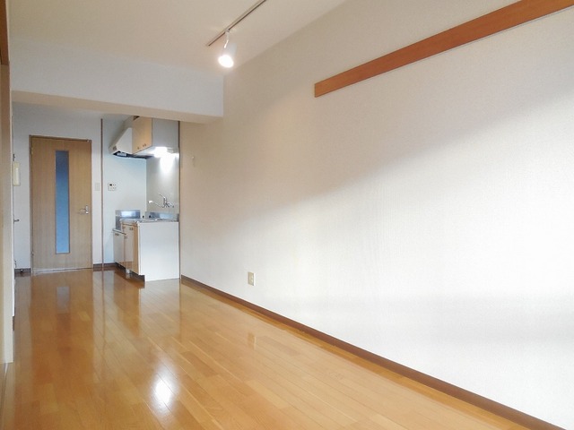 Living and room. Wide ~ There living