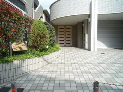 Entrance. appearance