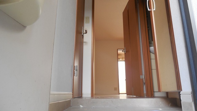 Entrance. Also bright entrance