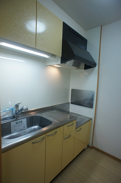 Kitchen. Get on even the kitchen is widely dishes ☆