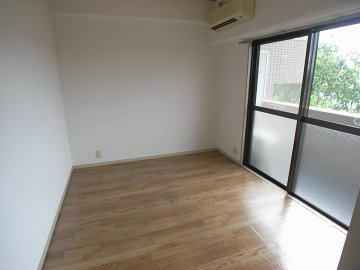 Other room space. Change from Japanese-style room to flooring!