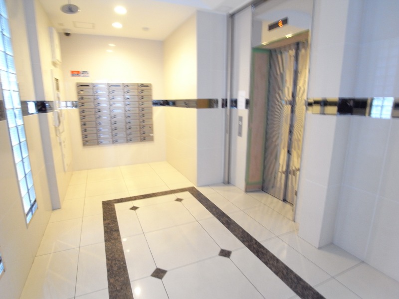 Entrance. Entrance hall