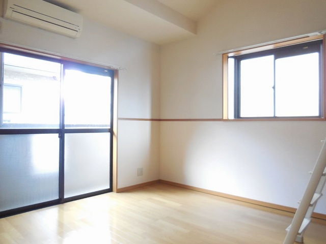 Other room space. Bright is