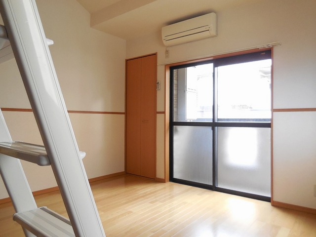 Living and room. Air conditioning is also beautiful