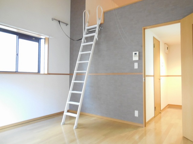 Other room space. I corner room is a bright 0.00 window