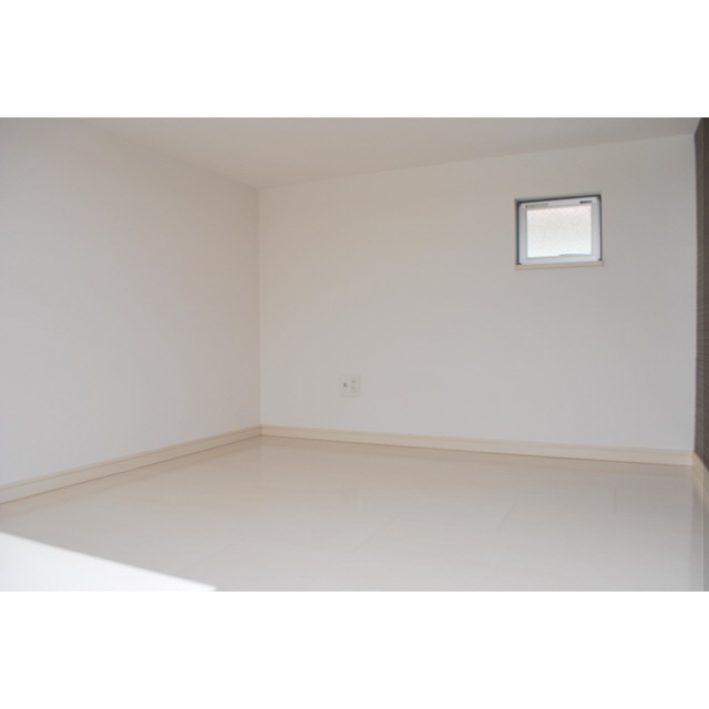 Other room space. Isomorphic type