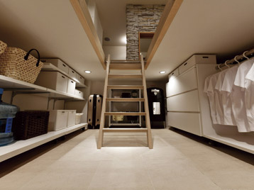 Living.  [Garero] Can outdoor goods and daily storage, such as also collectively supplies hobby in garage.