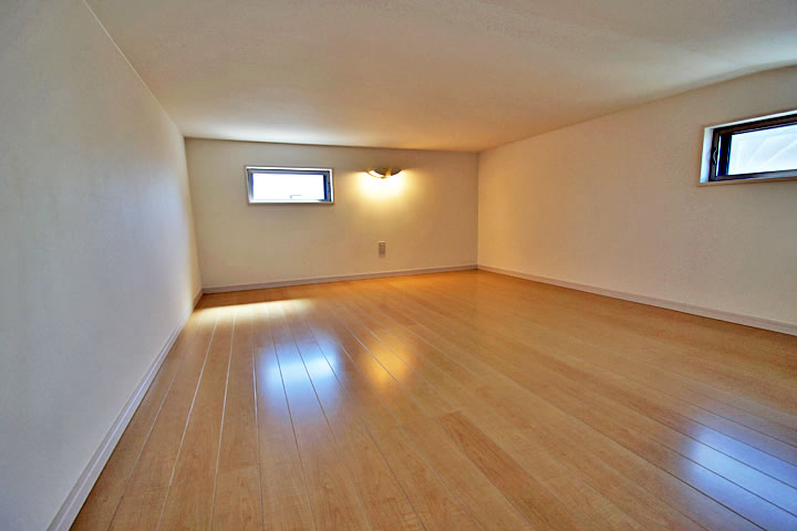 Other room space. Loft space