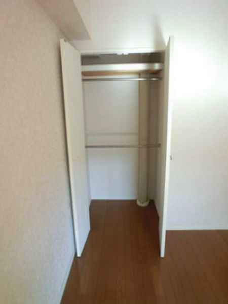 Other room space. Flooring