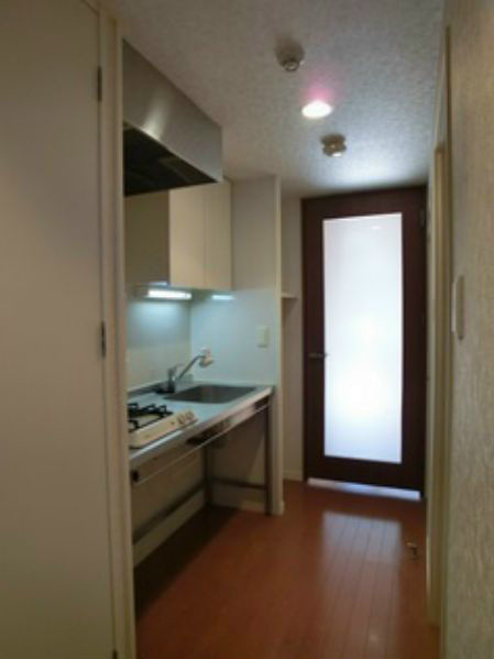 Kitchen. 2-neck with gas stove