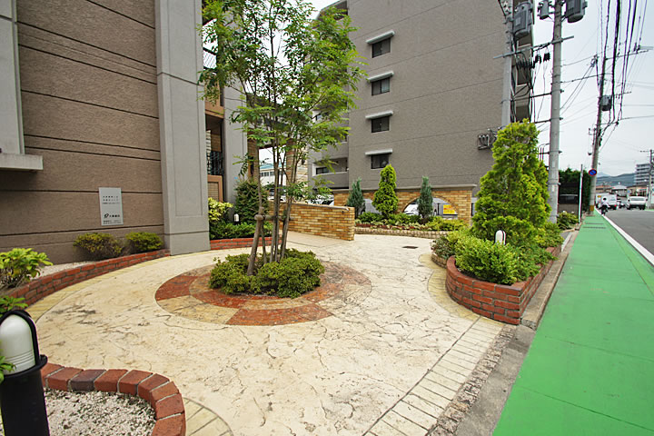 Living and room. Entrance