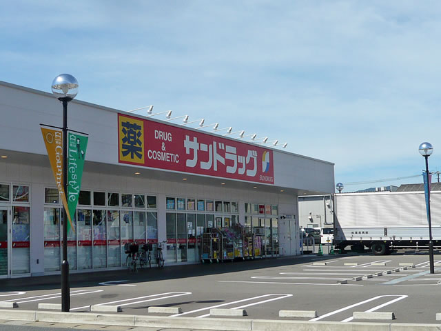 Dorakkusutoa. San 50m to drag (drugstore)
