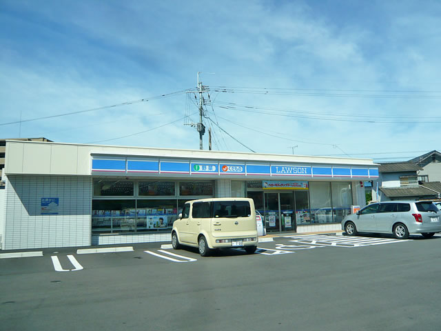 Convenience store. 600m until Lawson (convenience store)