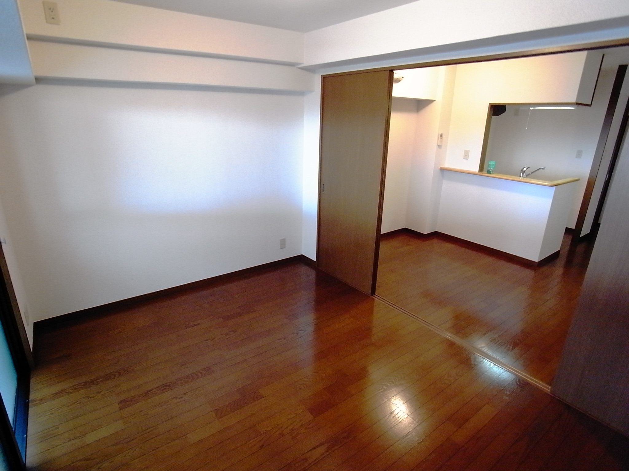 Living and room. When I opened the door, This is the sense of openness!