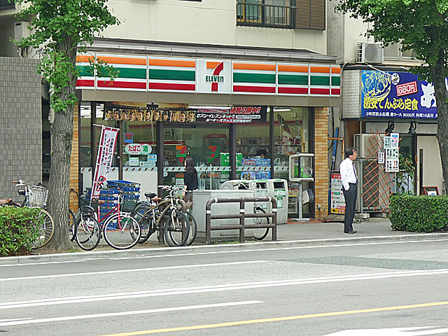 Convenience store. Seven-Eleven Hakata Miyajima store up (convenience store) 100m