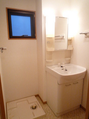 Washroom. Dressing room space