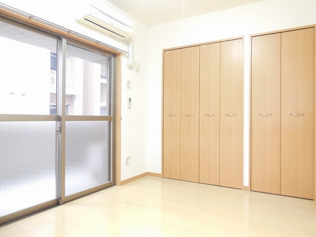 Living and room. Day is also good