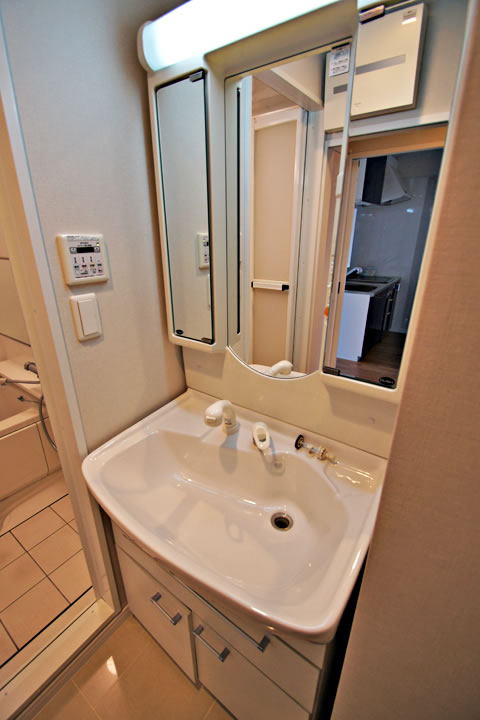 Washroom. Wash dressing room