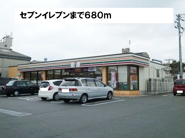 Convenience store. 680m to Seven-Eleven (convenience store)