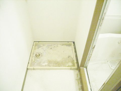 Other room space. Washing pan