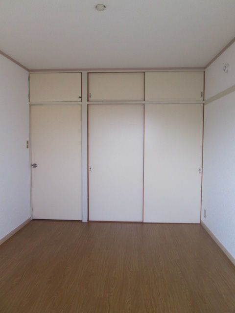 Living and room. It is south Interoceanic.