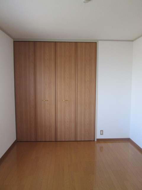 Living and room. It is north Interoceanic.