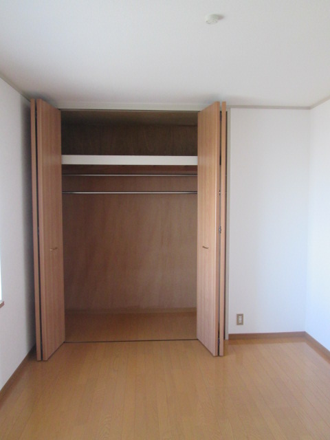 Living and room. It is north Interoceanic.