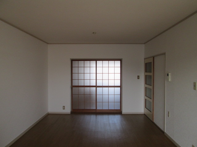 Living and room. Bright LDK.