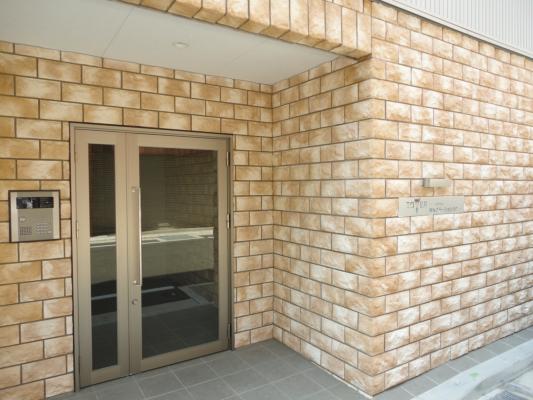 Entrance. Auto-lock with entrance