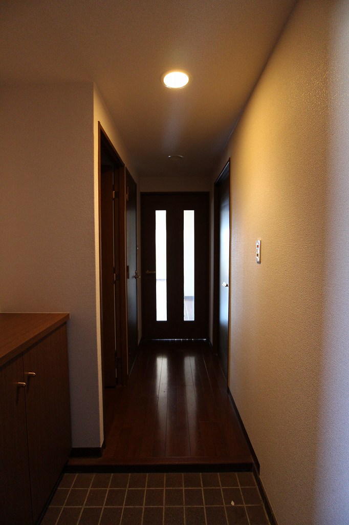 Entrance. Entrance Another Room No. reference photograph