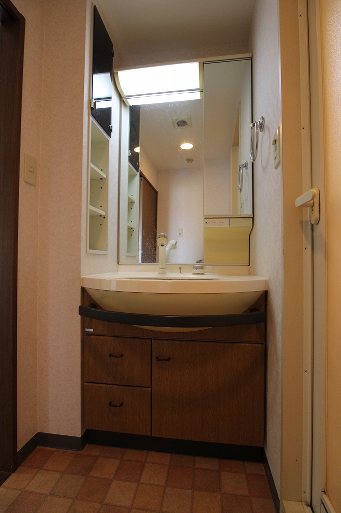 Washroom. Washroom Another Room No. reference photograph