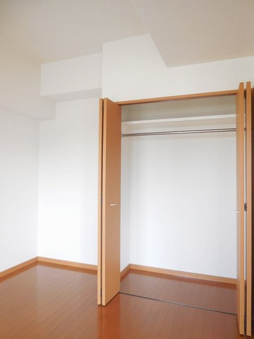 Other room space. closet