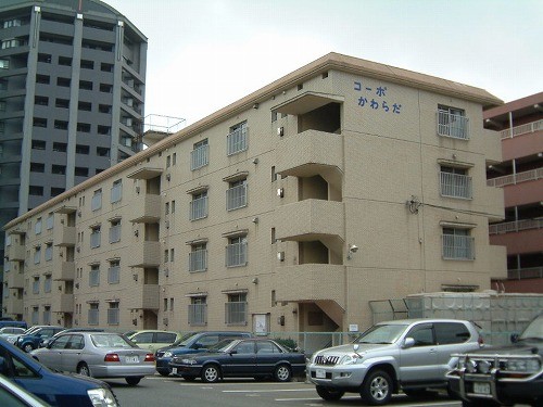 Building appearance. It was easy to use to reform the 3DK to 2LDK. 