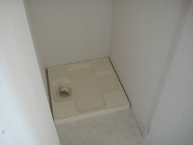 Washroom. Indoor Laundry ☆ 