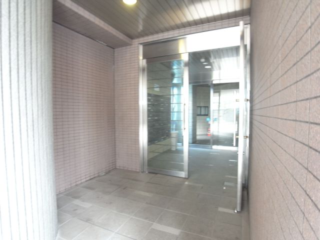 Entrance. Front door