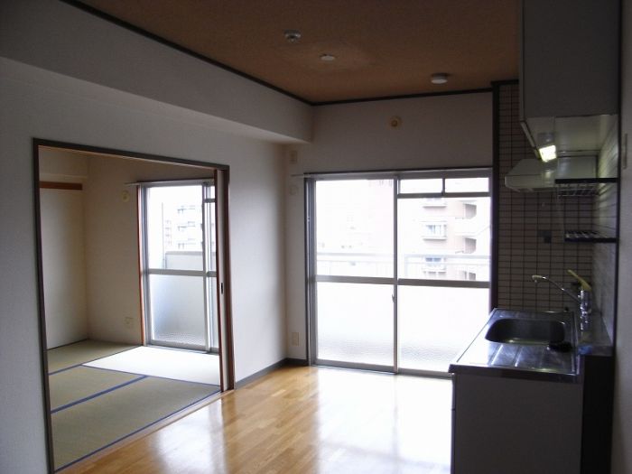 Kitchen. Initial cost may be divided and credit card settlement possible. 