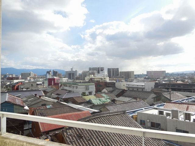 Other room space. Good view