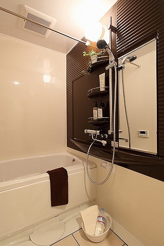 Bath. Peace of mind in the 24-hour security camera and the auto lock