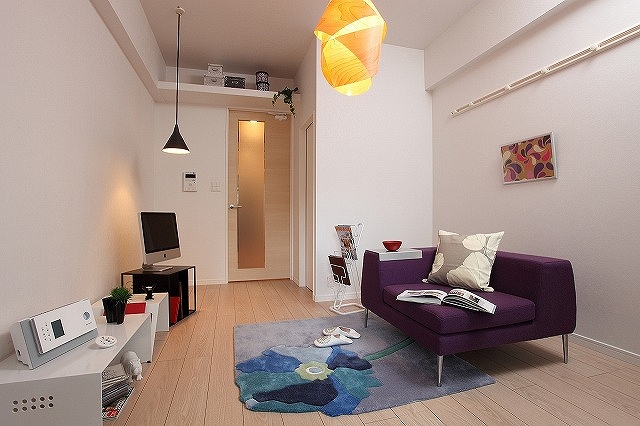 Kitchen. Shopping location is within walking distance