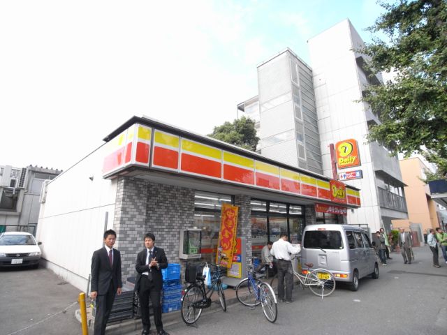 Convenience store. 600m until Yamazaki (convenience store)