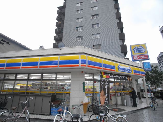 Convenience store. MINISTOP up (convenience store) 290m