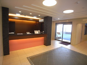 Entrance. Concierge 24 hours resident