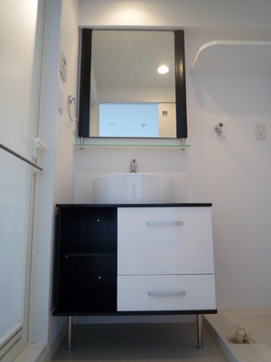 Washroom. Wash basin