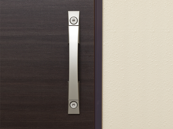 Features of the building.  [Push-pull front door] It has adopted a push-pull type of entrance door. Push, Since the easy door is opened and closed at the operating-catching, Convenient. (Same specifications)