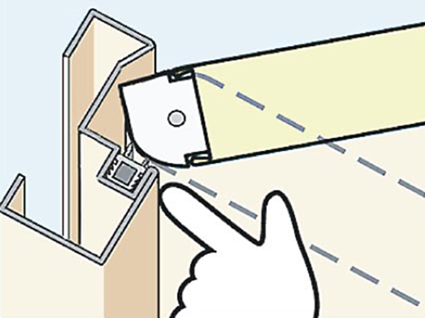Features of the building.  [Finger scissors prevention measures] The adoption of the center hanging hinge, Eliminating the gap finger enters upon opening and closing the door, To prevent accidents that sandwich the finger in the door. (Conceptual diagram)