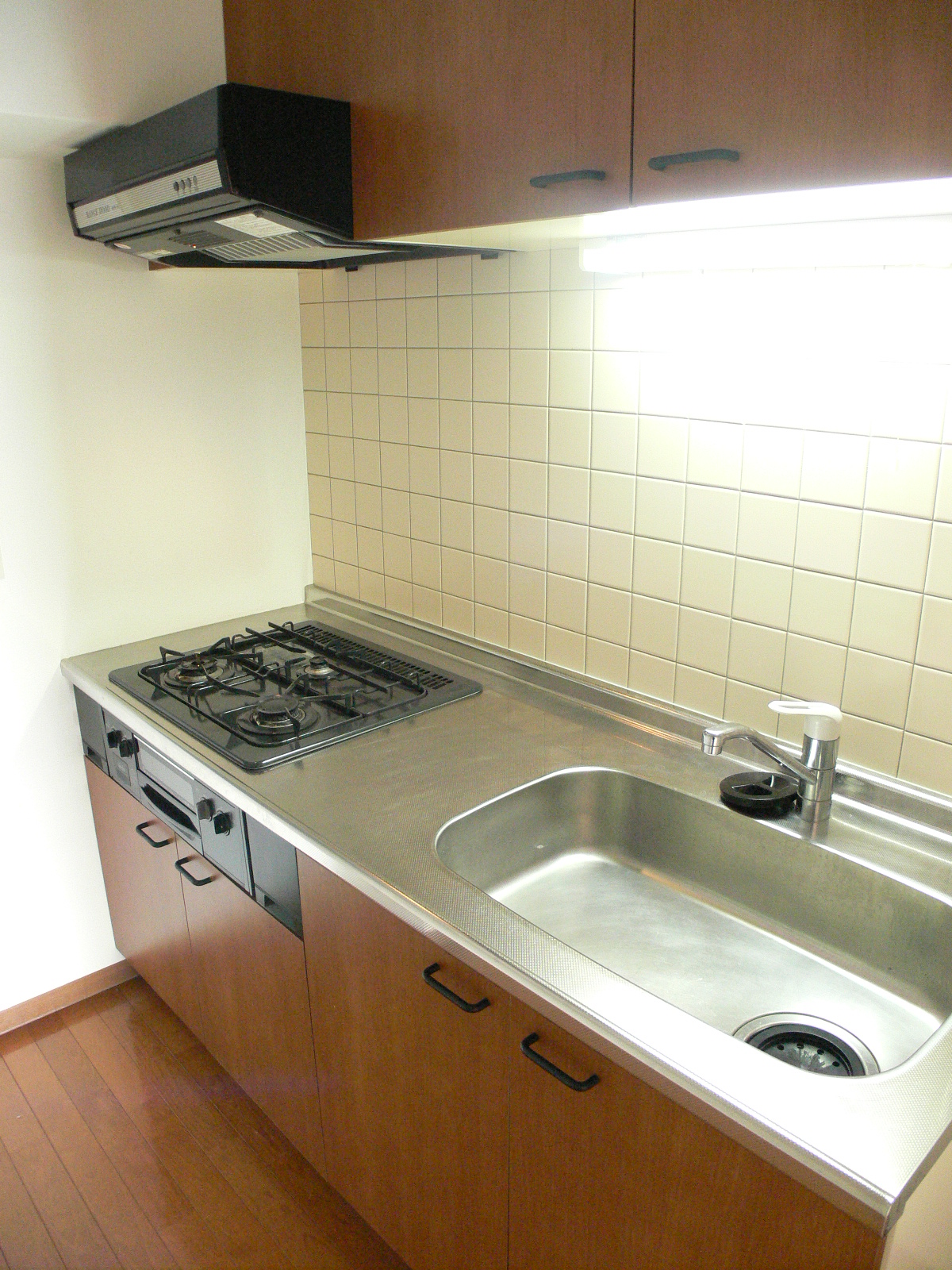 Kitchen. Kitchen 3-burner stove