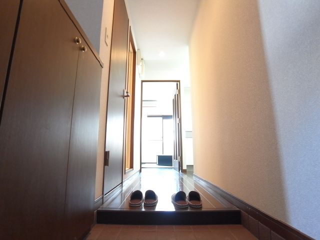 Entrance. Model is room.