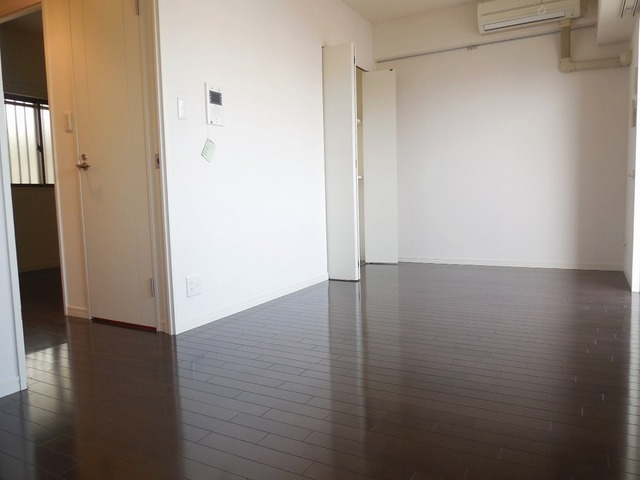 Living and room. Photo is the same property It will be another room